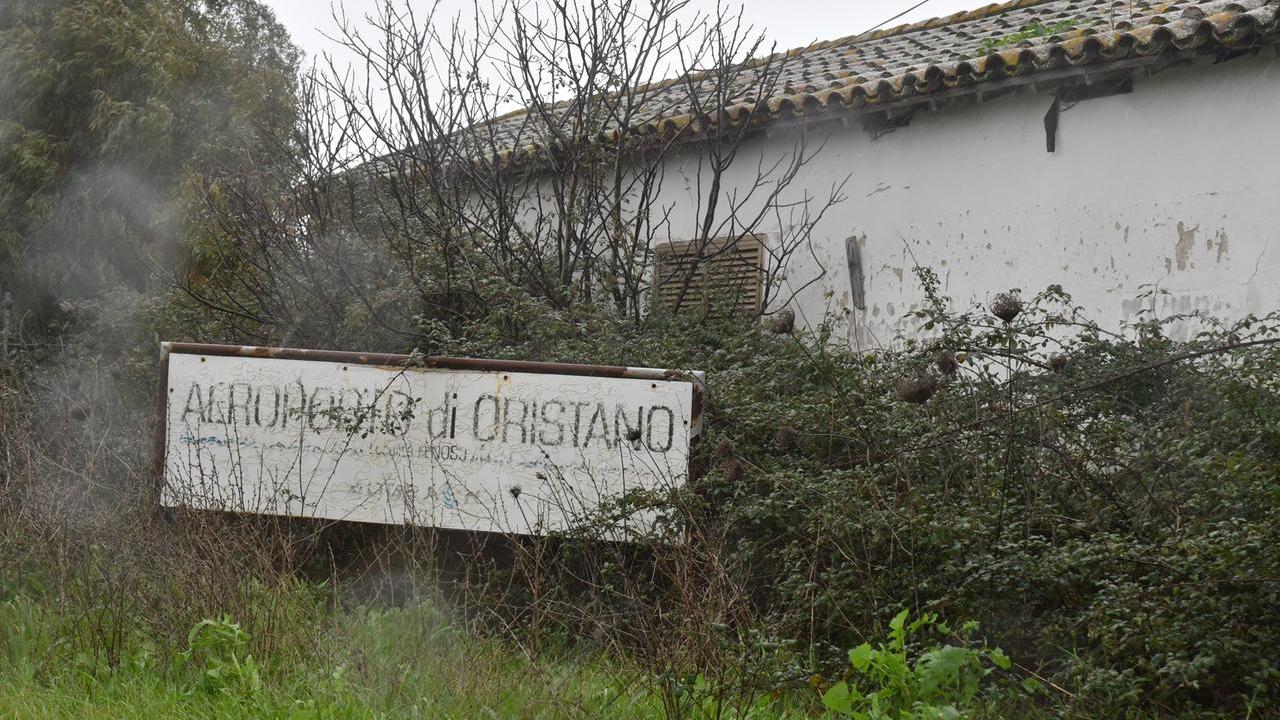 Oristano degrado nello scalo aeroportuale di Fenosu