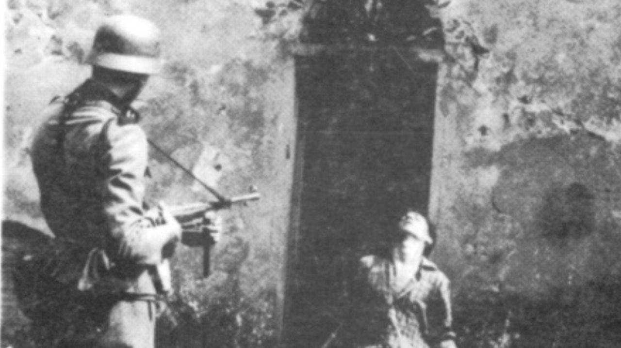 Un soldato tedesco che spara a un civile durante la guerra