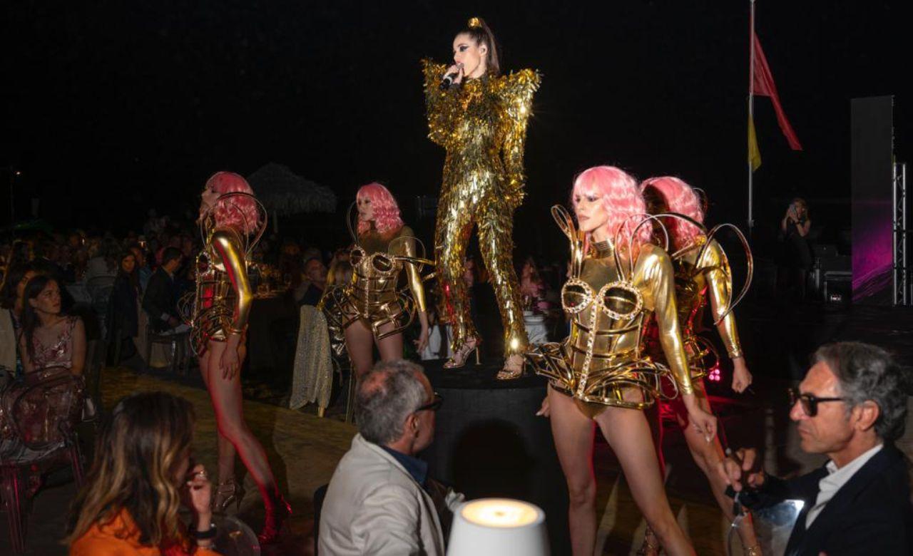 Feste nei bagni a Forte dei Marmi, l’ultima ordinanza: fissato il «limite massimo» di serate “ad alto volume” – I dettagli