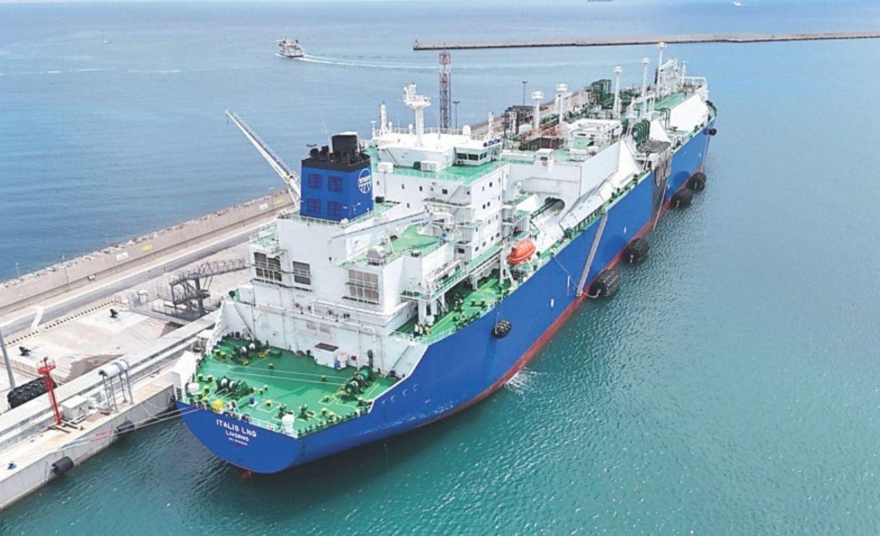 
	La nave rigassificatrice Italis Lng di&nbsp;Snam nel porto di Piombino&nbsp;&nbsp;

