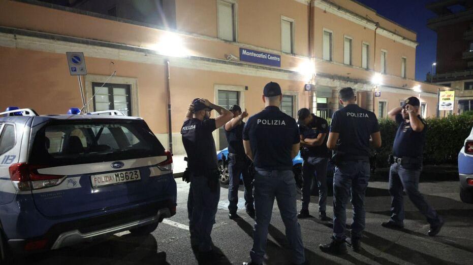 Minacciava i passeggeri con le forbici. Primo ordine di allontanamento dopo l’istituzione della Zona Rossa a Montecatini