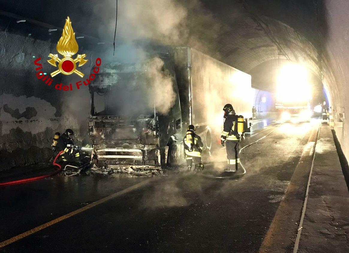 
	Il camion in galleria

