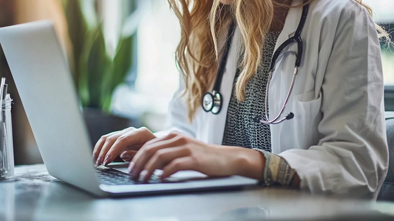 Dai medici ai content creator: ecco le professioni che guadagnano di più e i settori in crescita