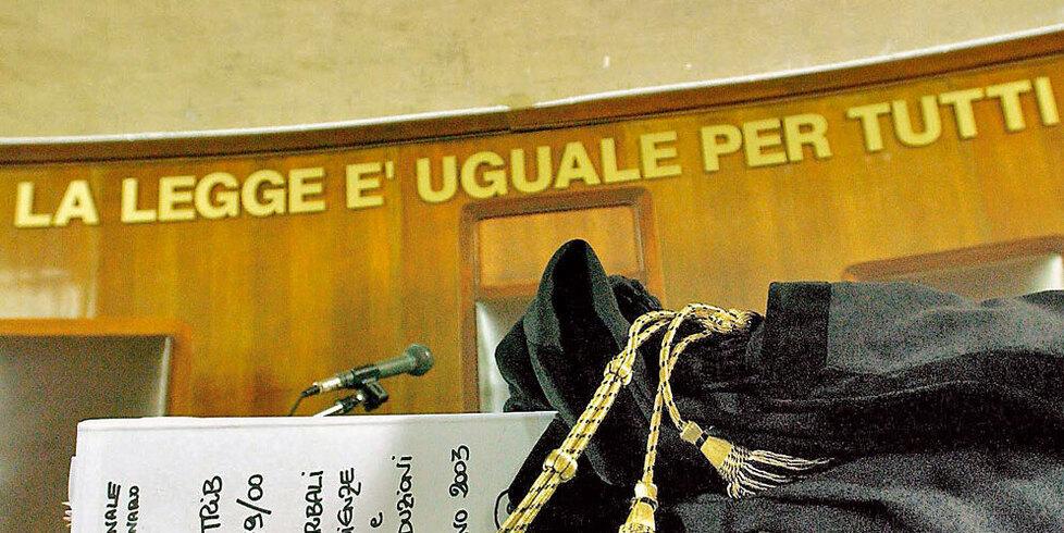 Viareggio, padre sfregia il presunto violentatore della figlia: ora finisce a processo