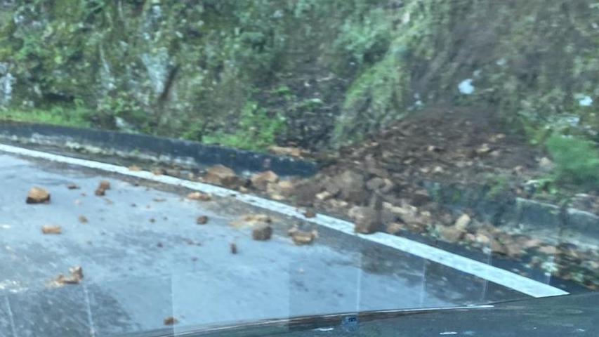 Un’altra frana sull’Ortobene, è allarme tra i residenti: «Basta, abbiamo paura»