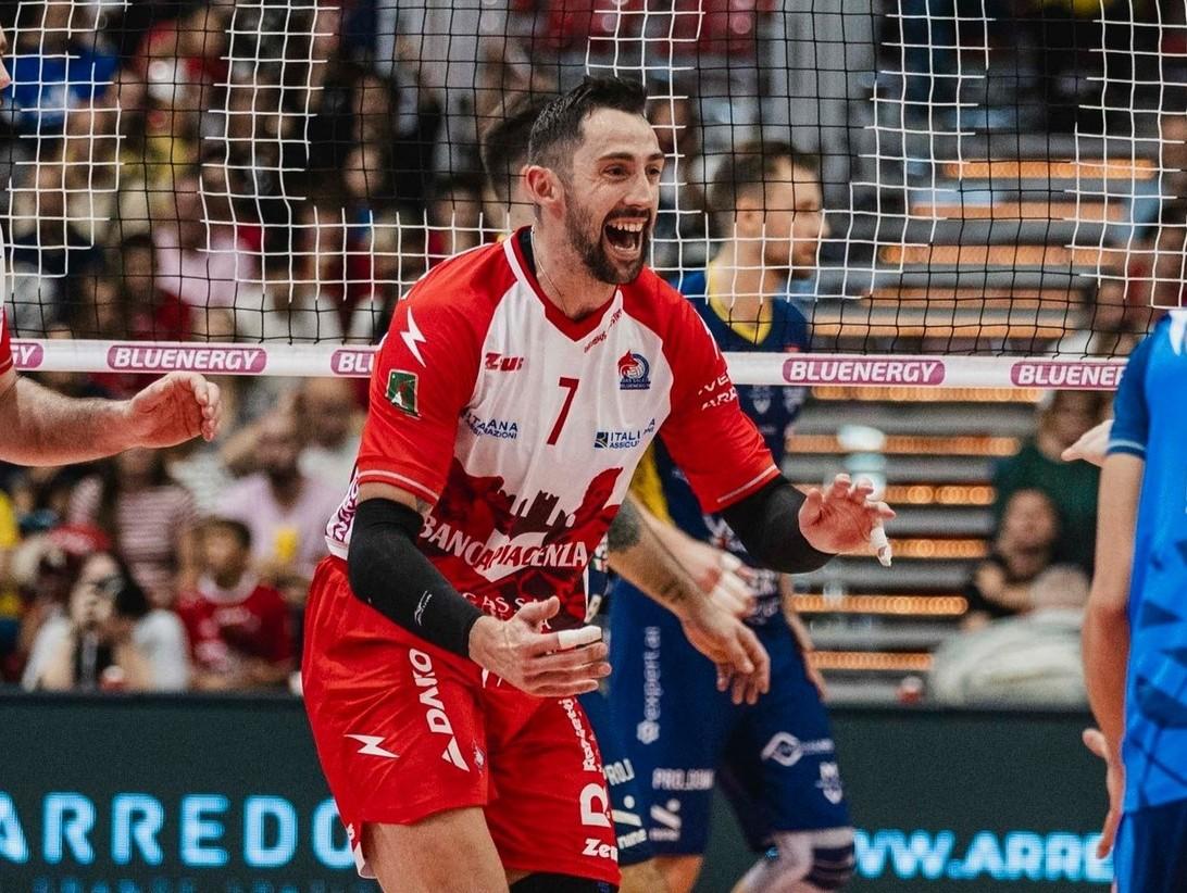 
	Lo schiacciatore canadese Stephen Maar con la Gas Sales Bluenergy (Foto: Piacenza Volley)

