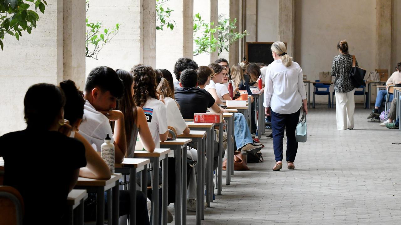 Maturità, svolta sull’orale: quattro materie, meno commissari e stop ai boicottaggi