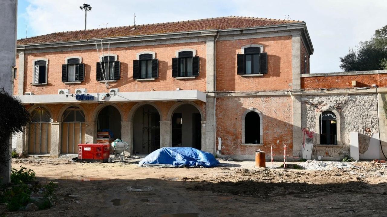 Olbia, il maxi cantiere delle ferrovie: chiude la vecchia stazione, ma tornano i treni per Golfo Aranci