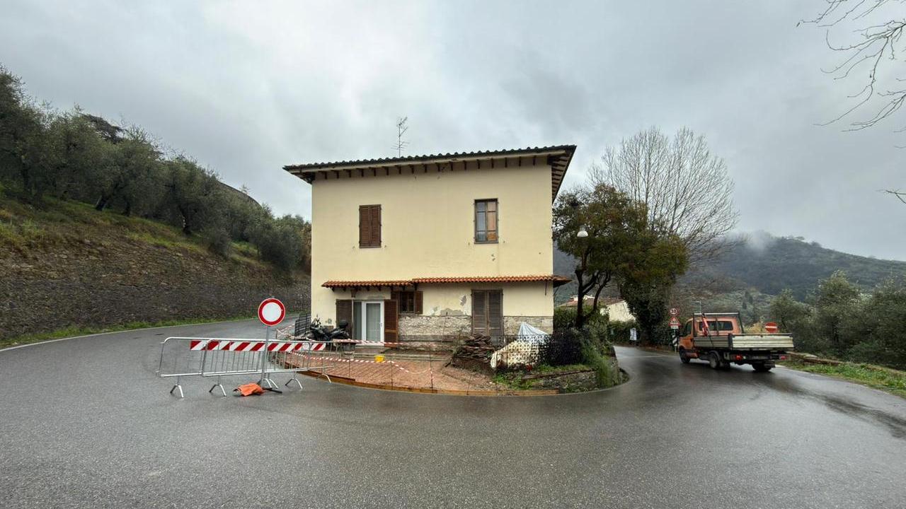 Una delle transenne posizionate (foto Nucci)