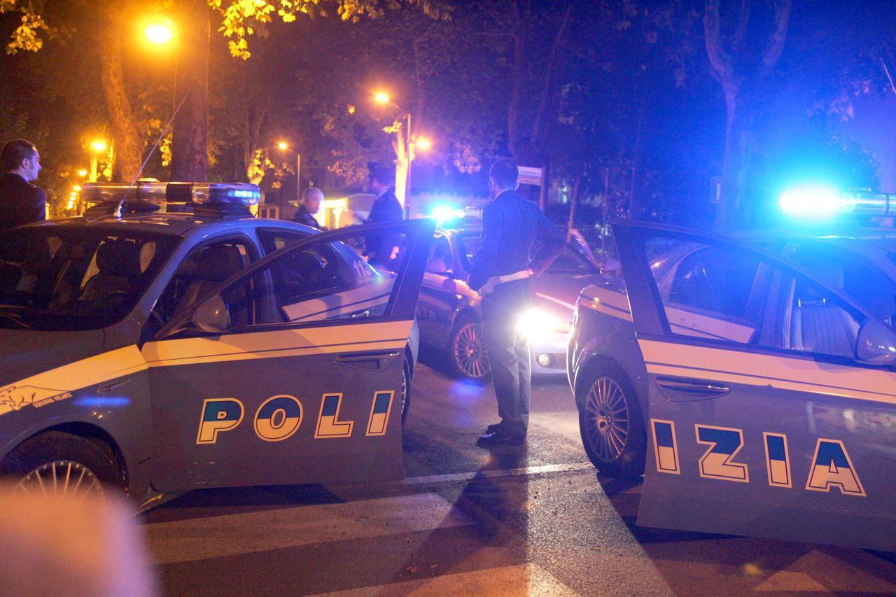 Rissa prima dell’alba a Reggio Emilia: oltre 10 ragazzi coinvolti, tre feriti lievi