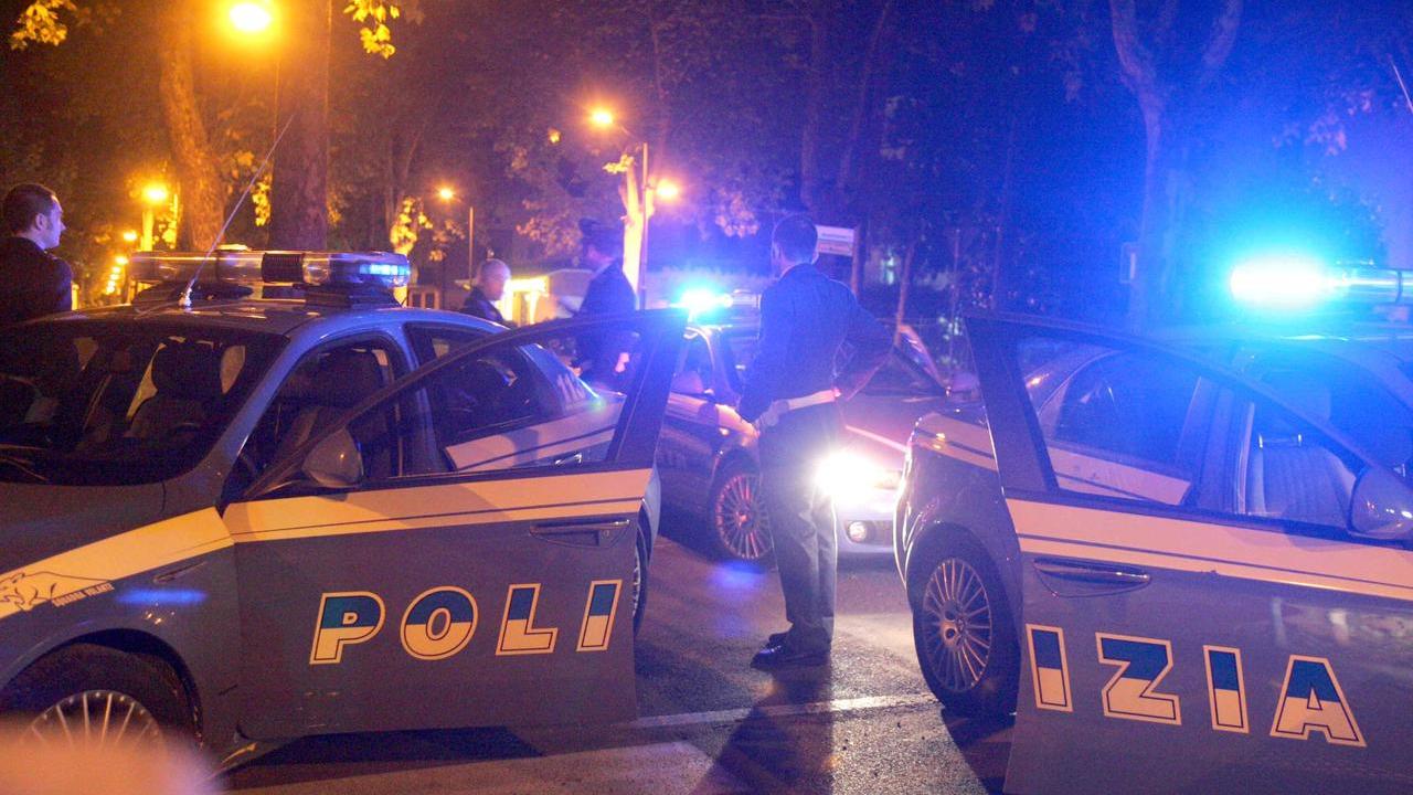 Rissa prima dell’alba a Reggio Emilia: oltre 10 ragazzi coinvolti, tre feriti lievi