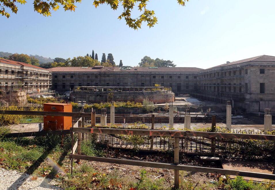 
	Il cratere delle Leopoldine in pineta (foto Nucci)


