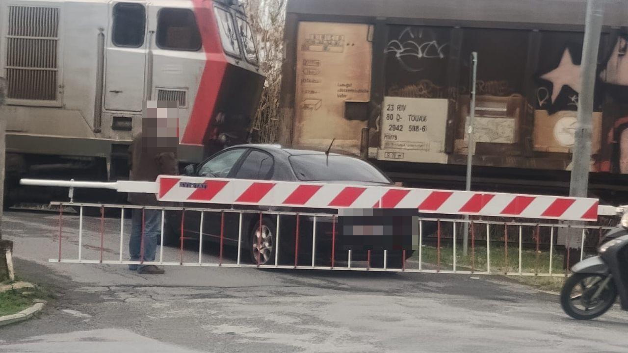 
	L'auto bloccata


