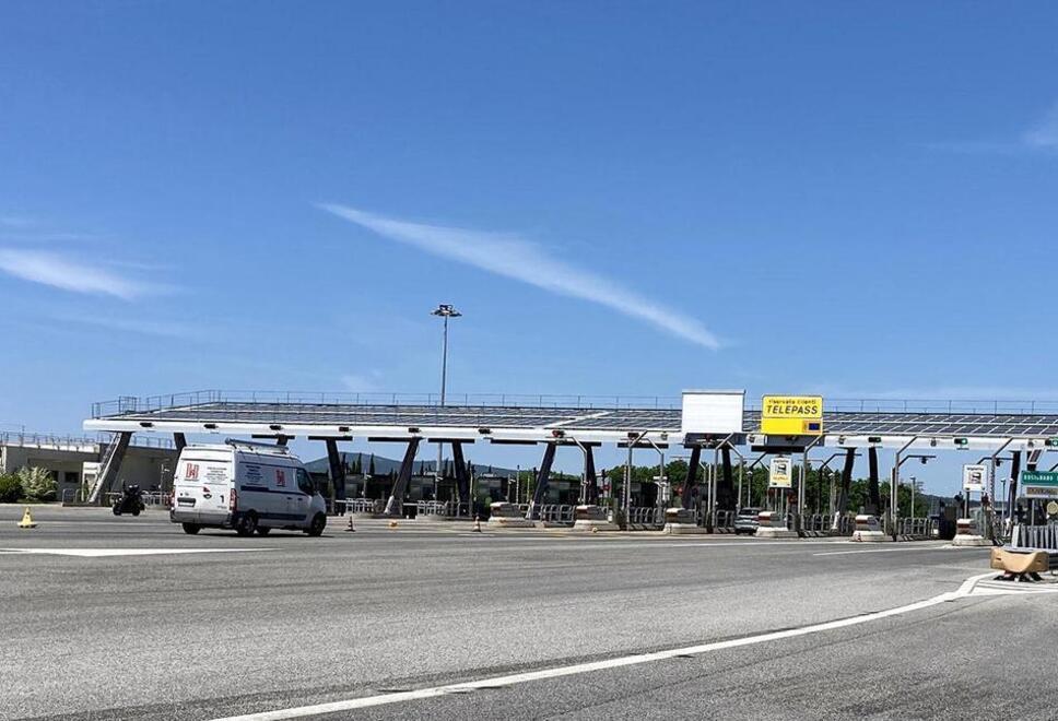 
	Il casello autostradale a San Pietro in Palazzi

