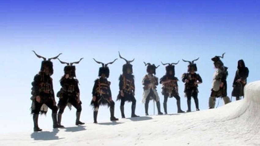 I Mamutzones antigos sfilano in Piemonte