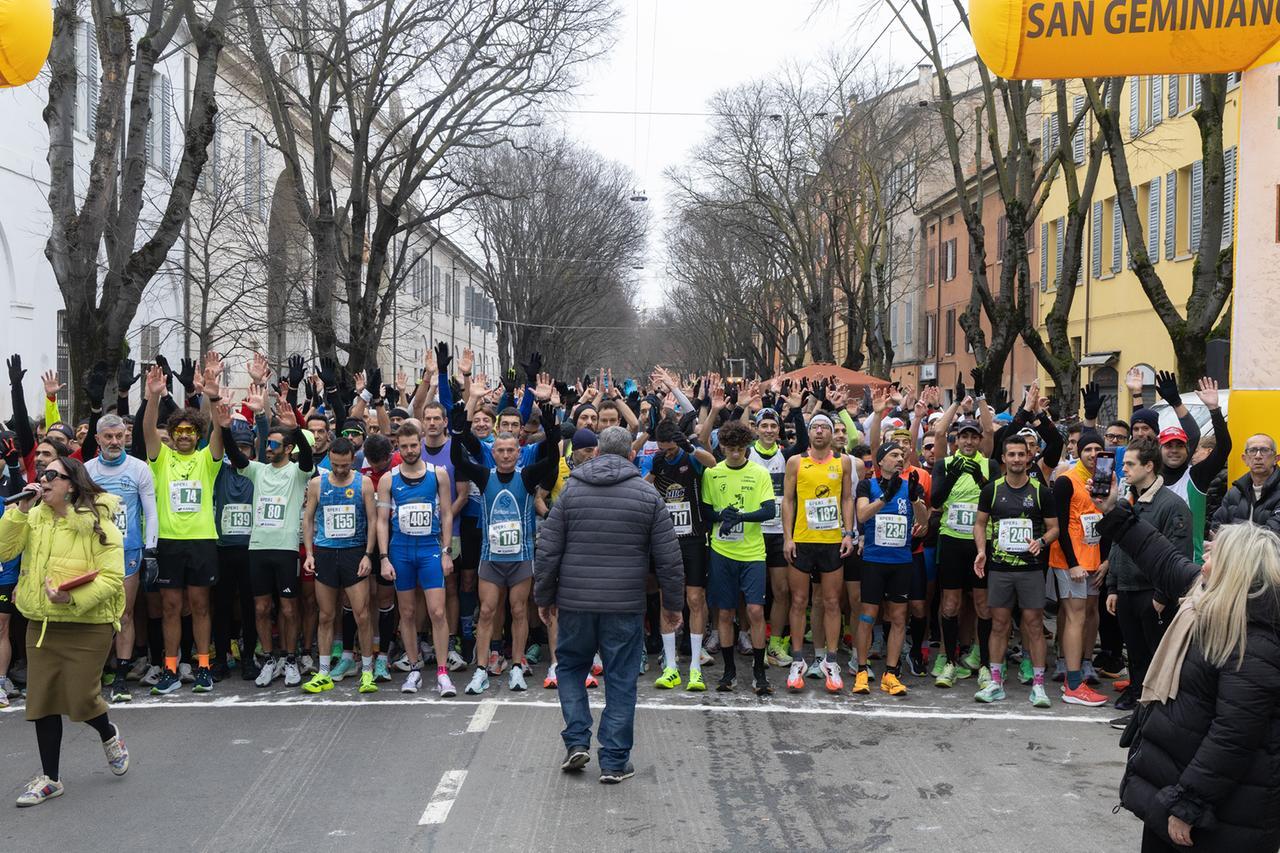 Corrida di San Geminiano, in migliaia a Modena per la corsa del patrono - Le foto