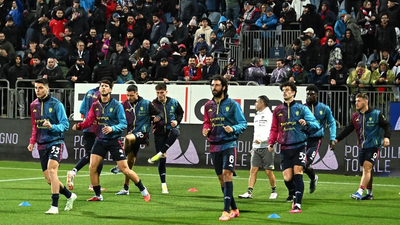 Cagliari-Verona. Si parte! LA DIRETTA: 0-0