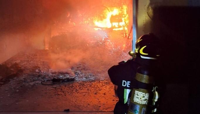 Paura a Formigine, garage a fuoco nella notte