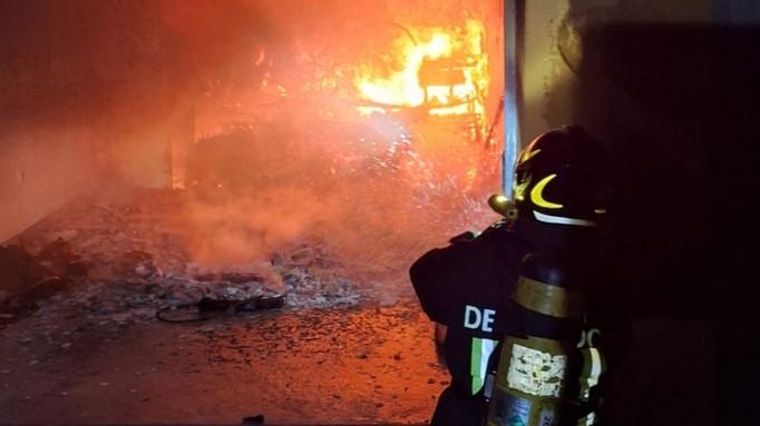 Paura a Formigine, garage a fuoco nella notte