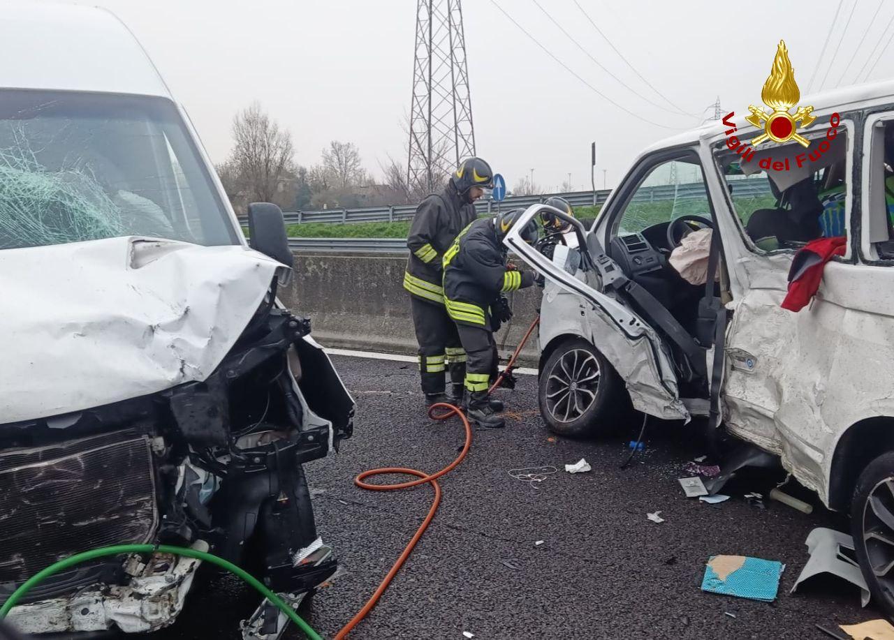 Scontro fra due furgoncini sull’A1 all’altezza di Campegine: un ferito grave in rianimazione a Parma