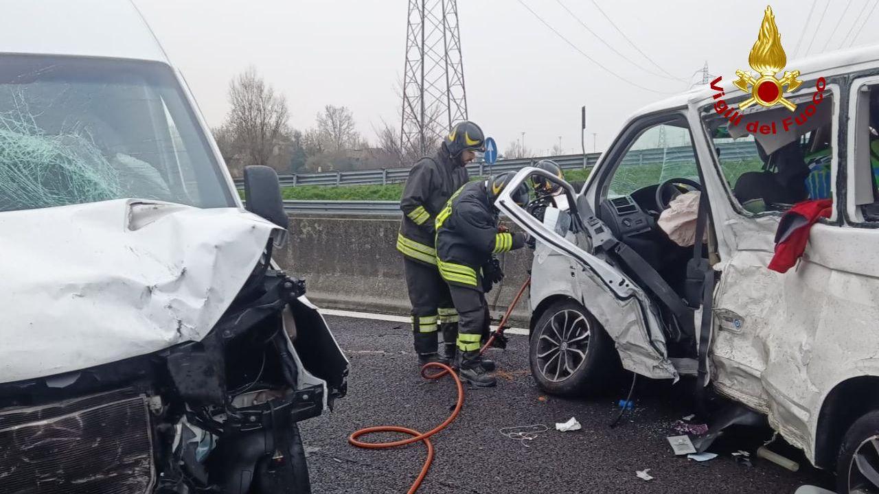 Scontro fra due furgoncini sull’A1 all’altezza di Campegine: un ferito grave in rianimazione a Parma