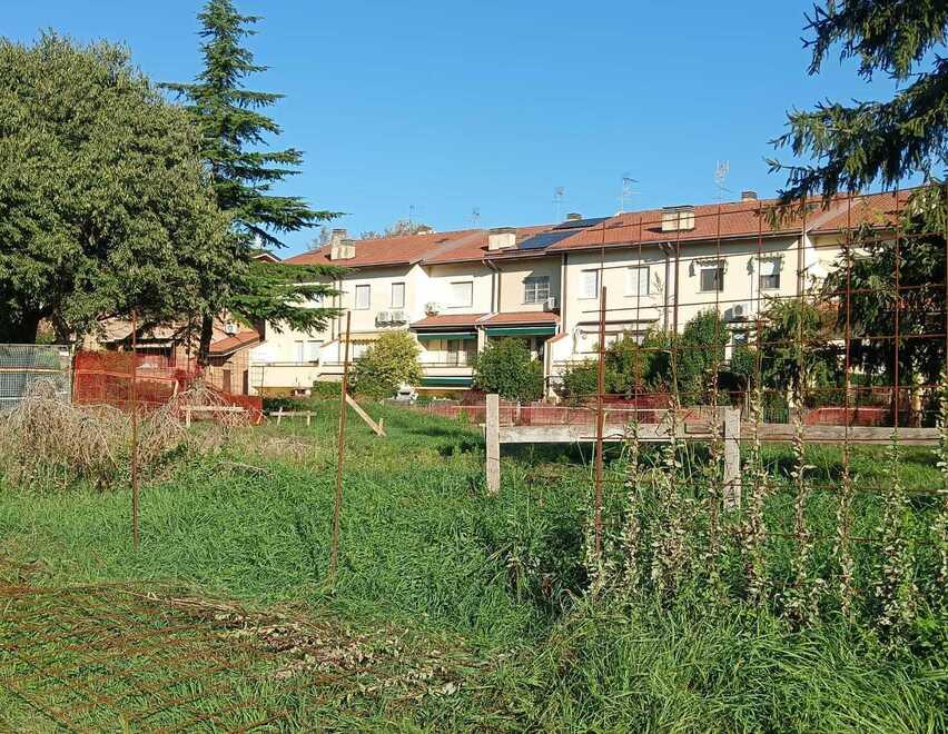 Ferrara, sull’area verde di via Favero il Comune fa da spettatore