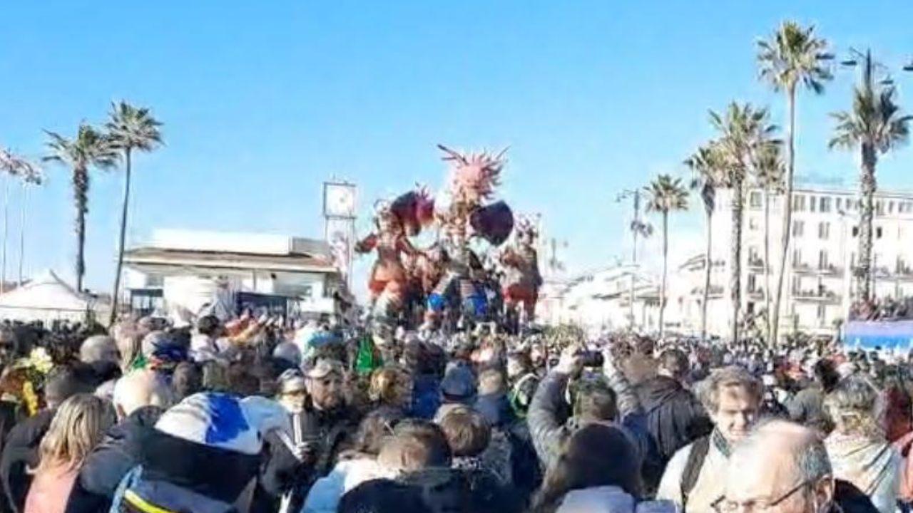 Carnevale di Viareggio 2026, si parte: “I samurai del potere” di Luigi Bonetti è il primo carro a sfilare