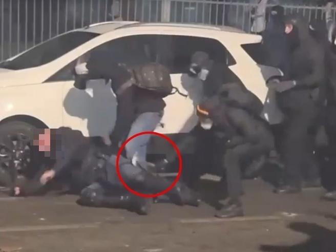 Torino, poliziotto picchiato: tra gli arrestati un 22enne di Grosseto