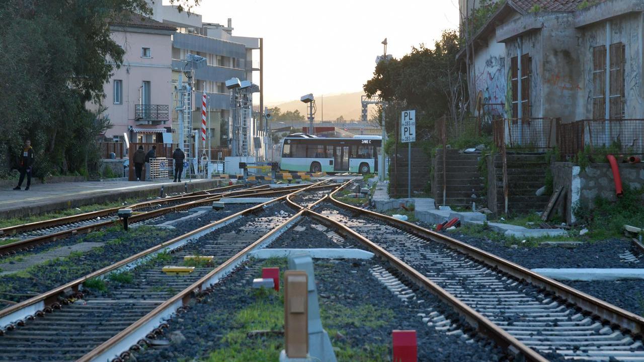 In Sardegna strade e ferrovie disastrose: l’isola perde 85 milioni di euro all’anno