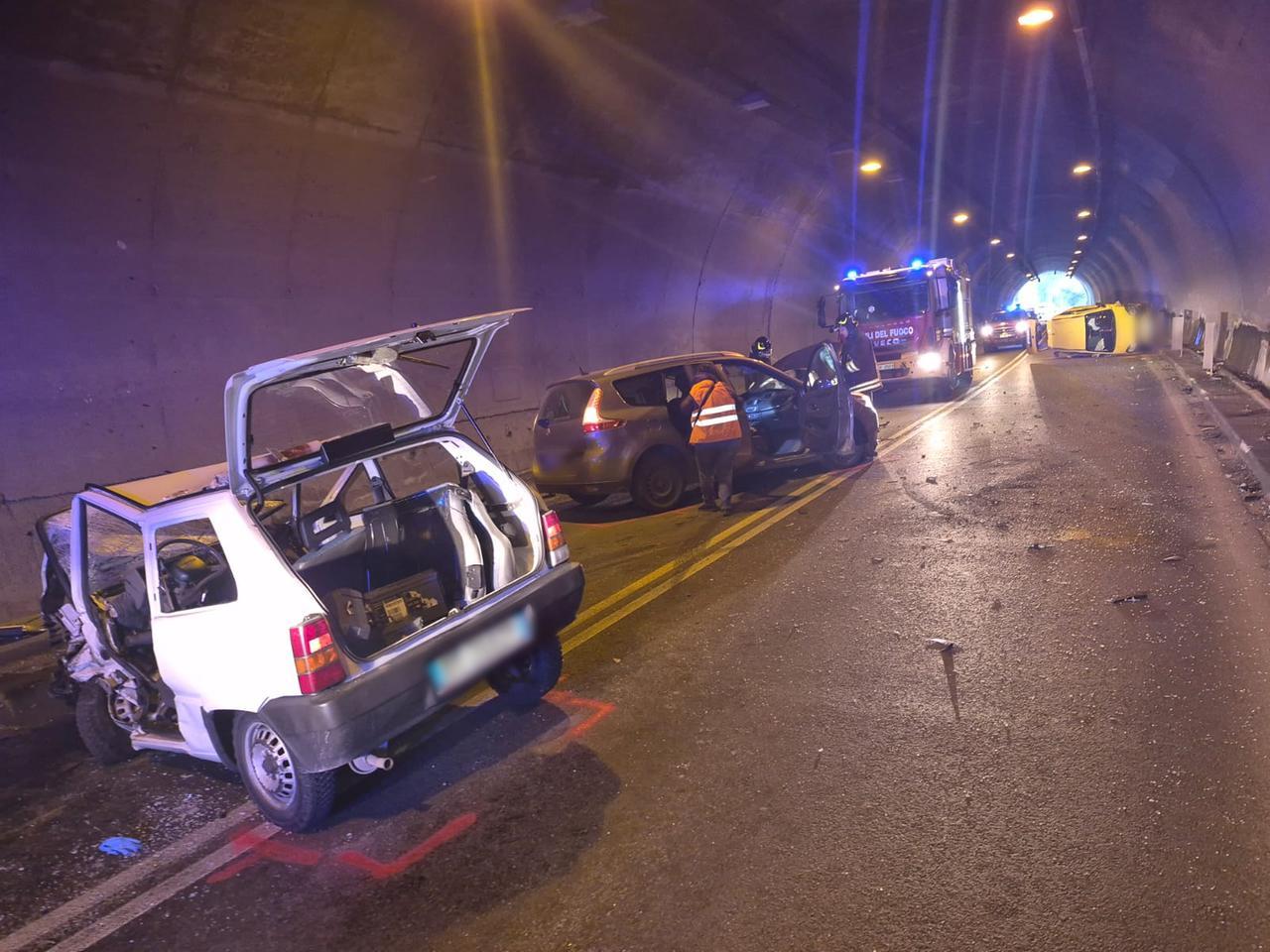 Lucca, incidente in galleria sulla variante di Ponte a Moriano