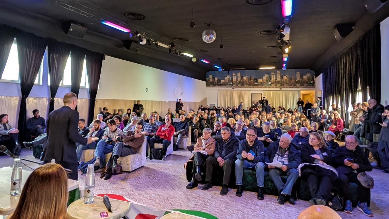 L'assemblea del Partito democratico al circolo Arci Cherubini di Grignano