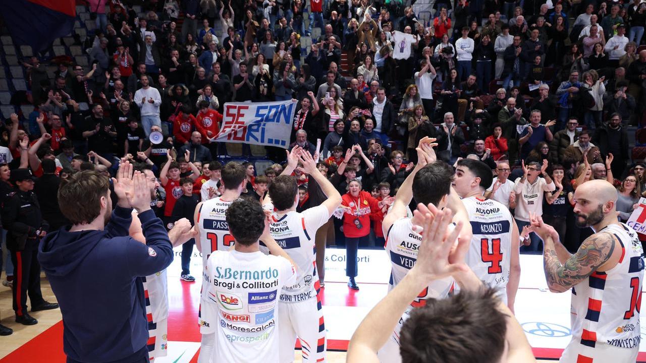 L'esultanza a fine partita (foto Nucci)