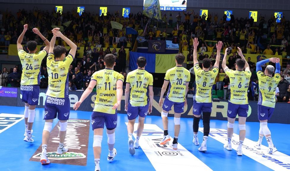 
	3400 tifosi al Palapanini

