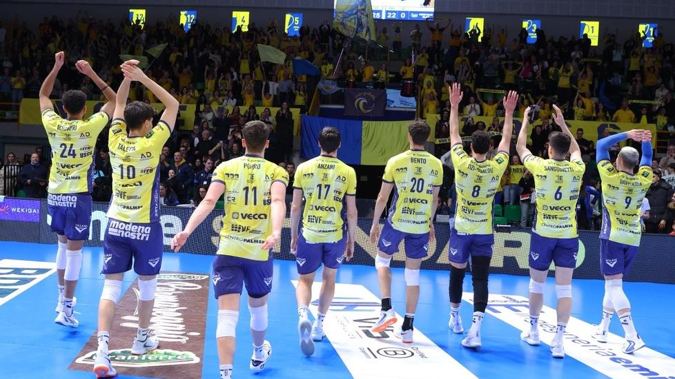 3400 tifosi al Palapanini