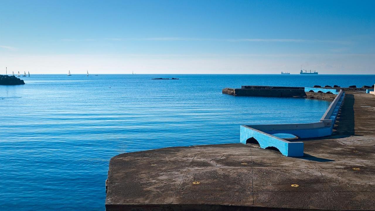 Livorno immersa nel blu. Grazie a Francesco Del Santo