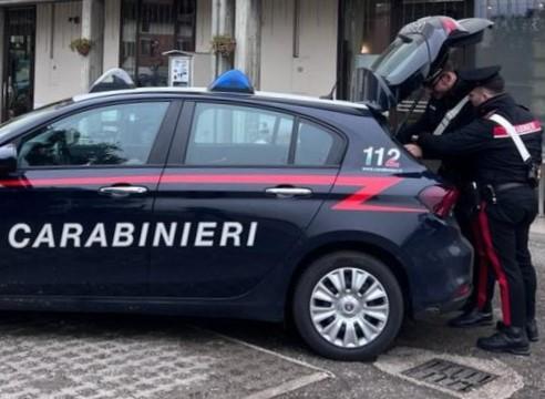 Spacciava nei bagni di un bar: 33enne agli arresti domiciliari. E’ accusato di essere il capo di un giro di vendita di cocaina e hashish