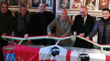 
	Gianraimondo Farina (il terzo da sinistra) in una foto scattata al Circolo "Sardegna" di Monza

