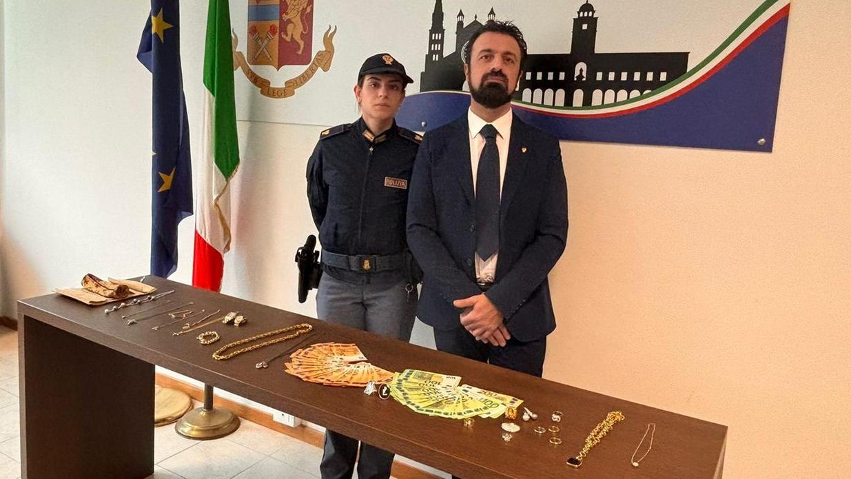 Soldi e gioielli recuperati