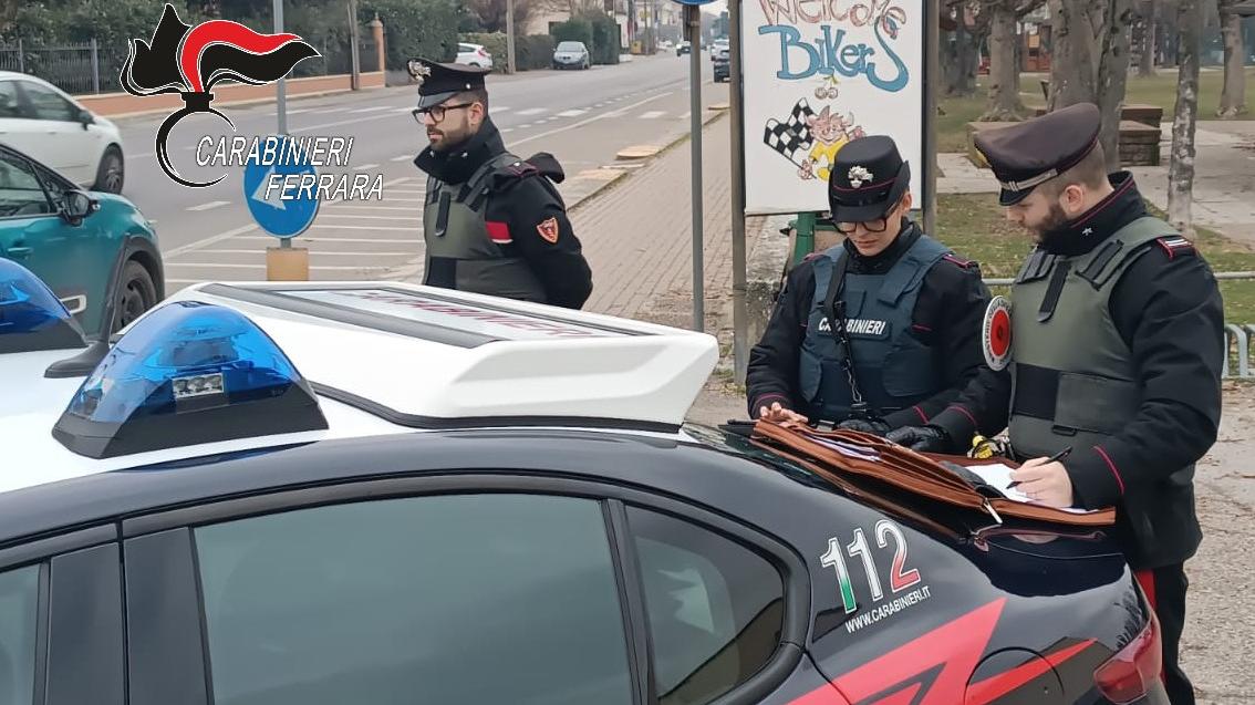 Trovato ubriaco alla guida di un’auto rubata, denunciato un 38enne a Cento