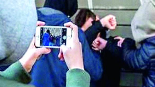 «Non si può morire a scuola»: dal mito del più forte alla solitudine, quali sono i fattori che alimentano la violenza giovanile