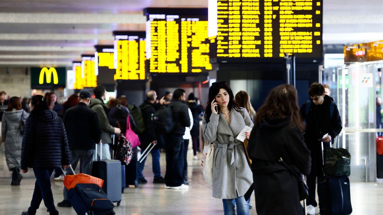 Febbraio di disagi per i pendolari. Aerei, treni e bus: le date degli scioperi
