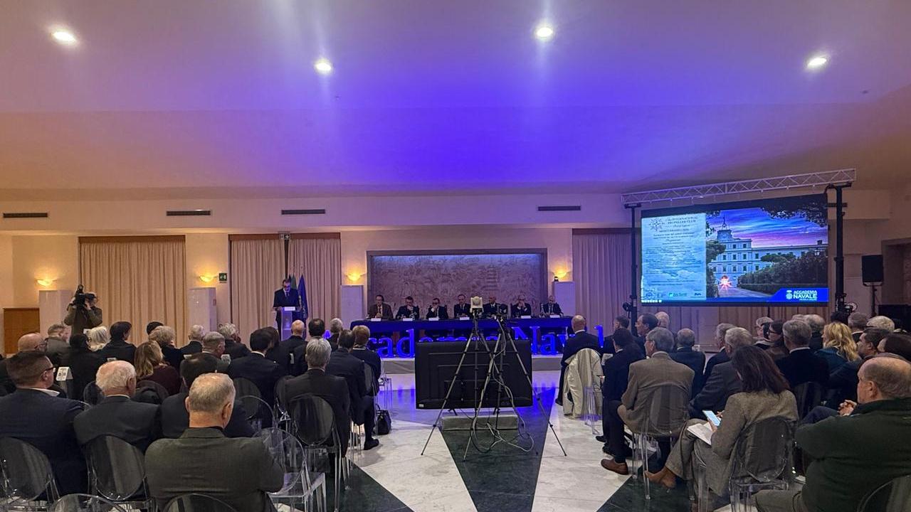 Un momento dell'incontro organizzato dal Propeller Club all'Accademia Navale a Livorno