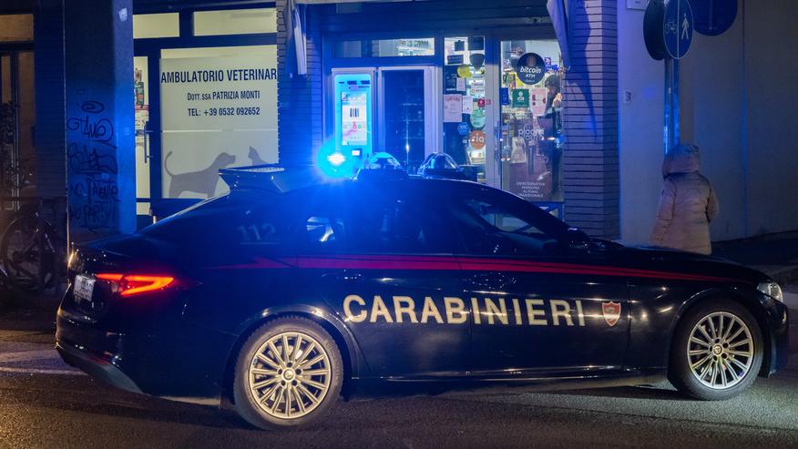 Ferrara, rapina a mano armata alla tabaccheria durante la diretta TikTok