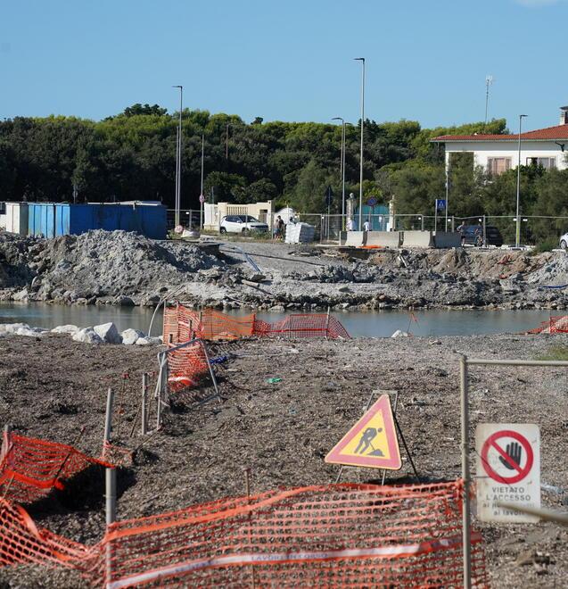
	Il cantiere abbandonato ai Tre Ponti (foto Stick)

