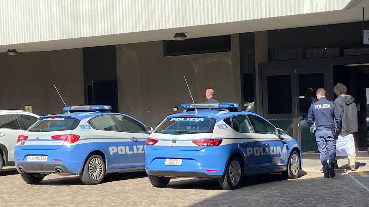 «Ucciderò i cristiani infedeli». La minaccia dopo l’annuncio che doveva lasciare l’alloggio della parrocchia: arrestato 22enne