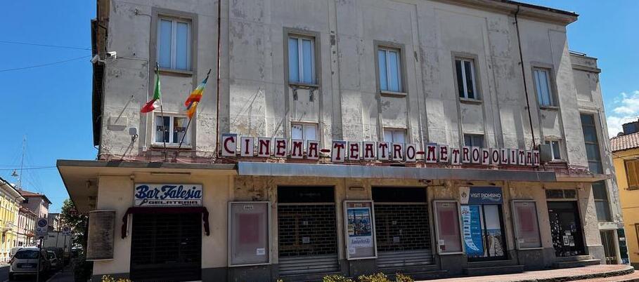 Piombino, Metropolitan chiuso: si punta sul cinema all'aperto. Ma il futuro della struttura resta un'incognita