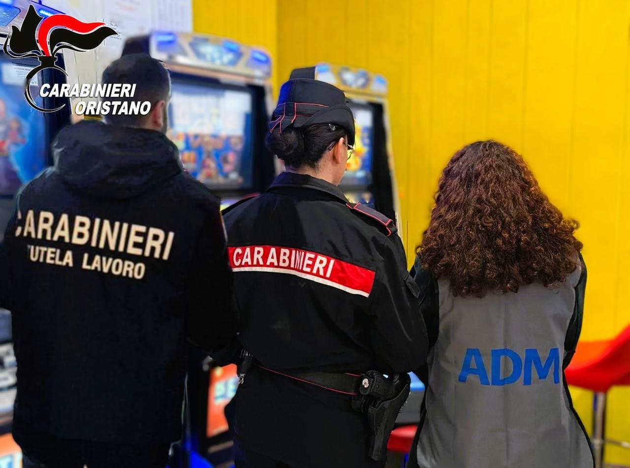 Slot machine e scommesse, maxi multa per cinque locali
