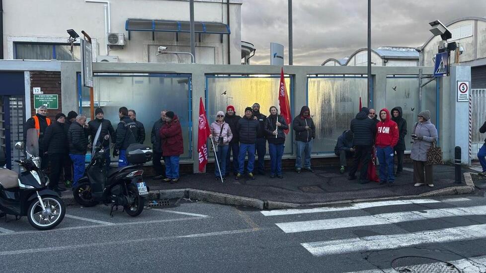 L'ultimo presidio organizzato da rsu e Fiom di fronte allo stabilimento Pierburg