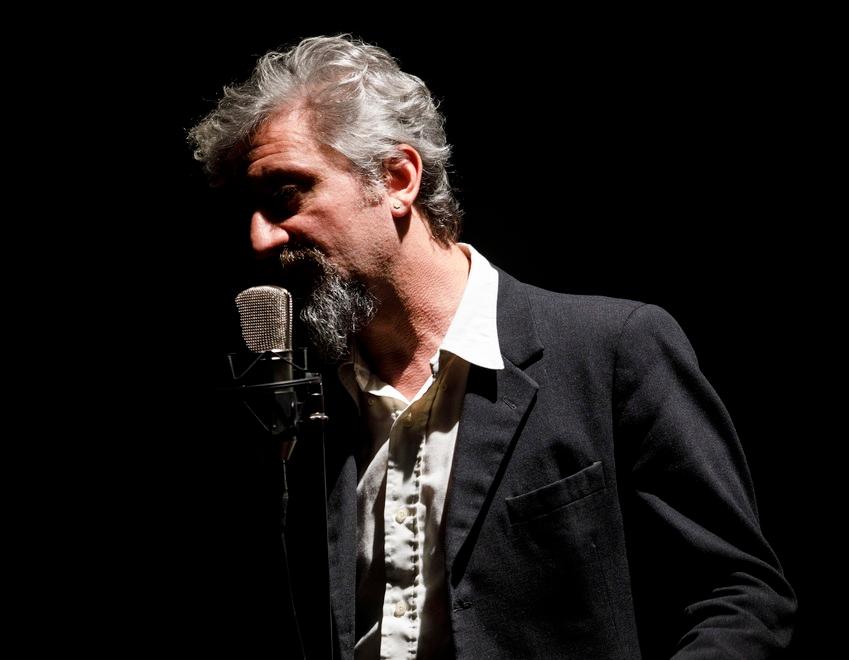 Doppia tappa reggiana per Ascanio Celestini sul palco le storie degli emarginati