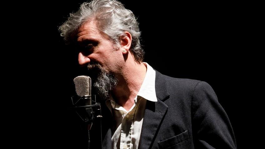 Doppia tappa reggiana per Ascanio Celestini sul palco le storie degli emarginati